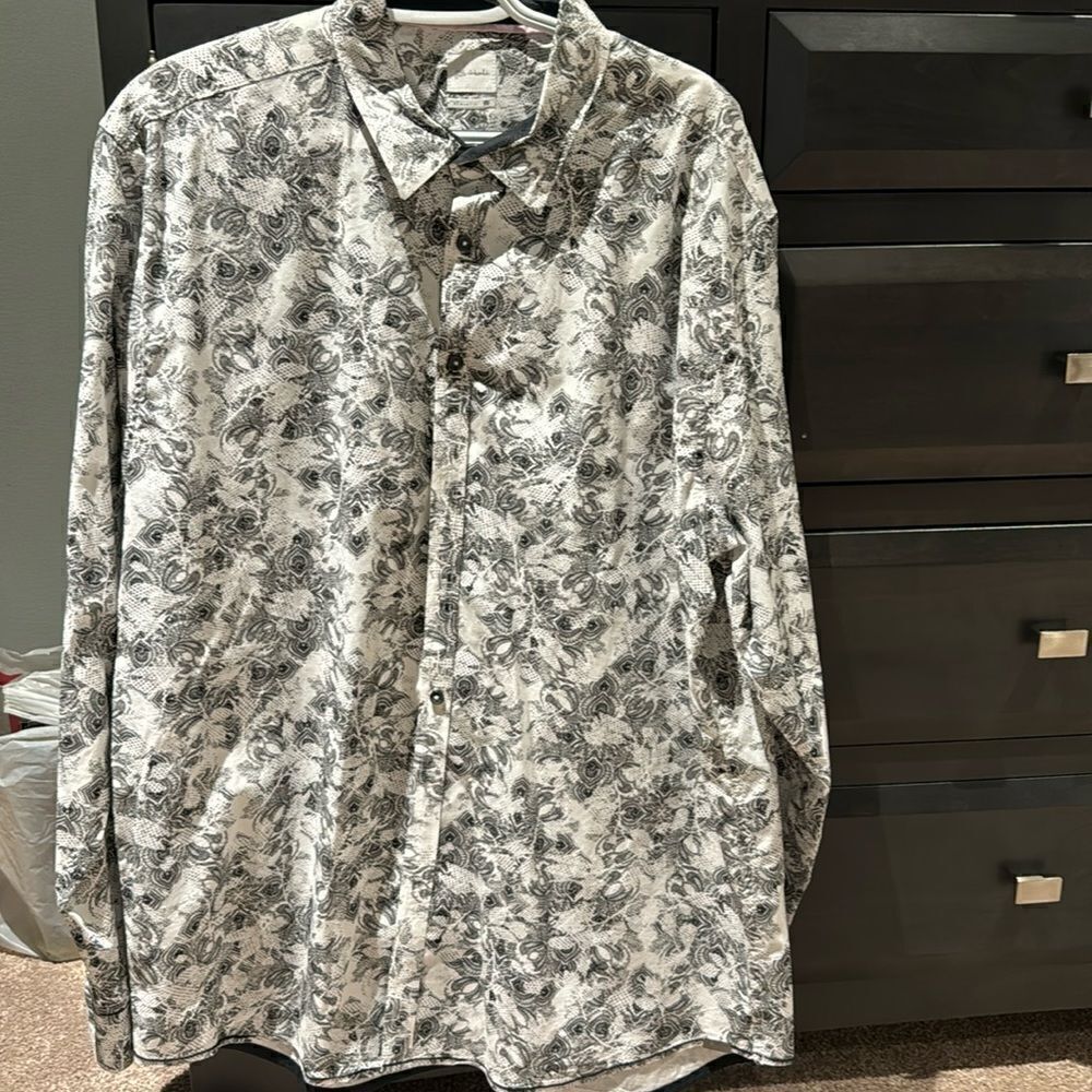 JB Holt Athletic Fit XL from Buckle beautiful black and white print